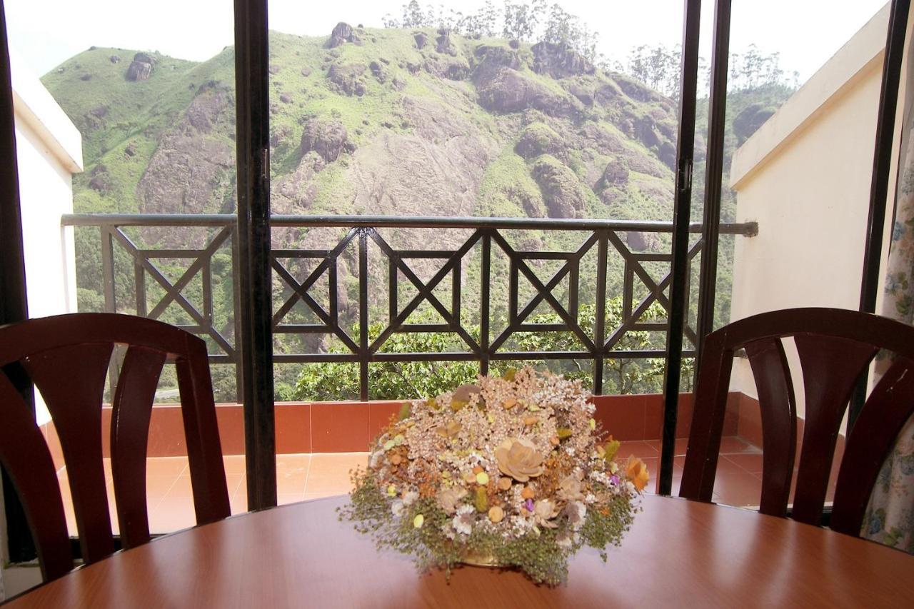 Abad Copper Castle Resort Мунар Екстериор снимка