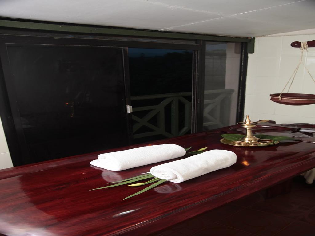Abad Copper Castle Resort Мунар Екстериор снимка