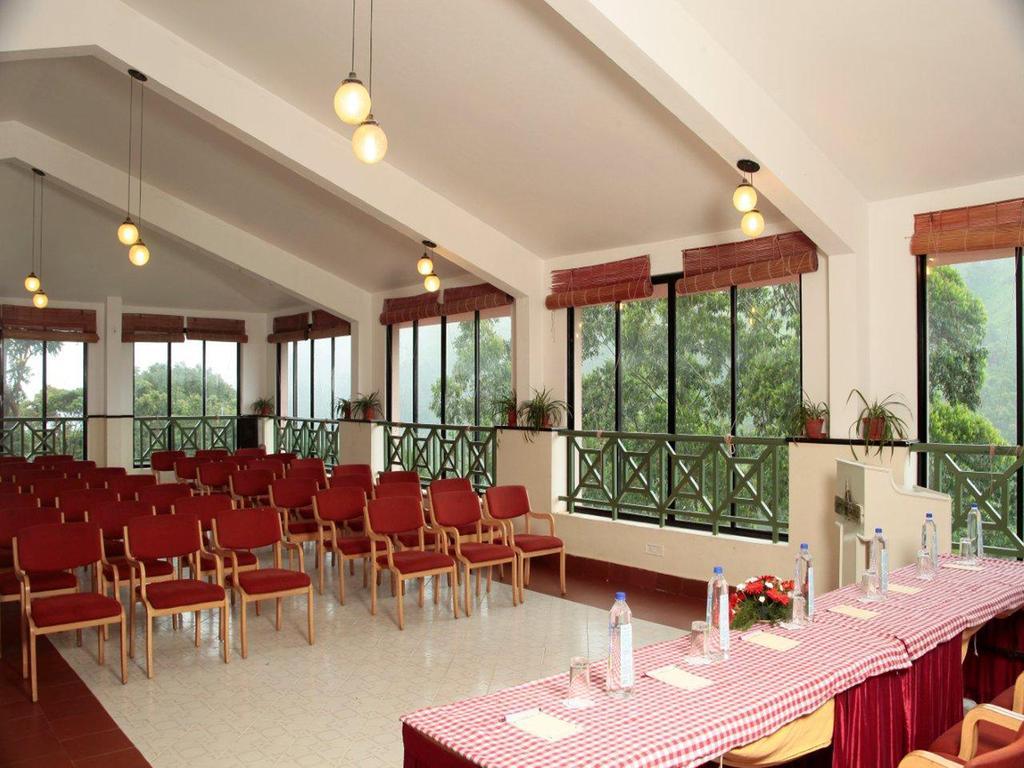 Abad Copper Castle Resort Мунар Екстериор снимка