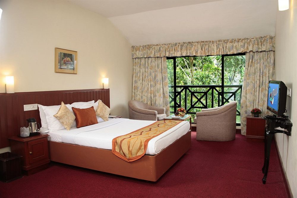 Abad Copper Castle Resort Мунар Екстериор снимка