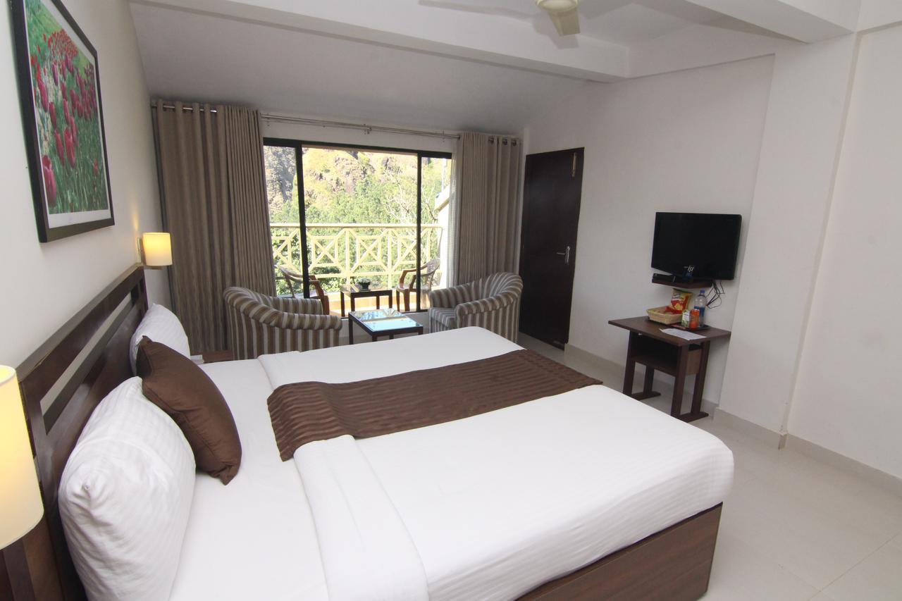 Abad Copper Castle Resort Мунар Екстериор снимка
