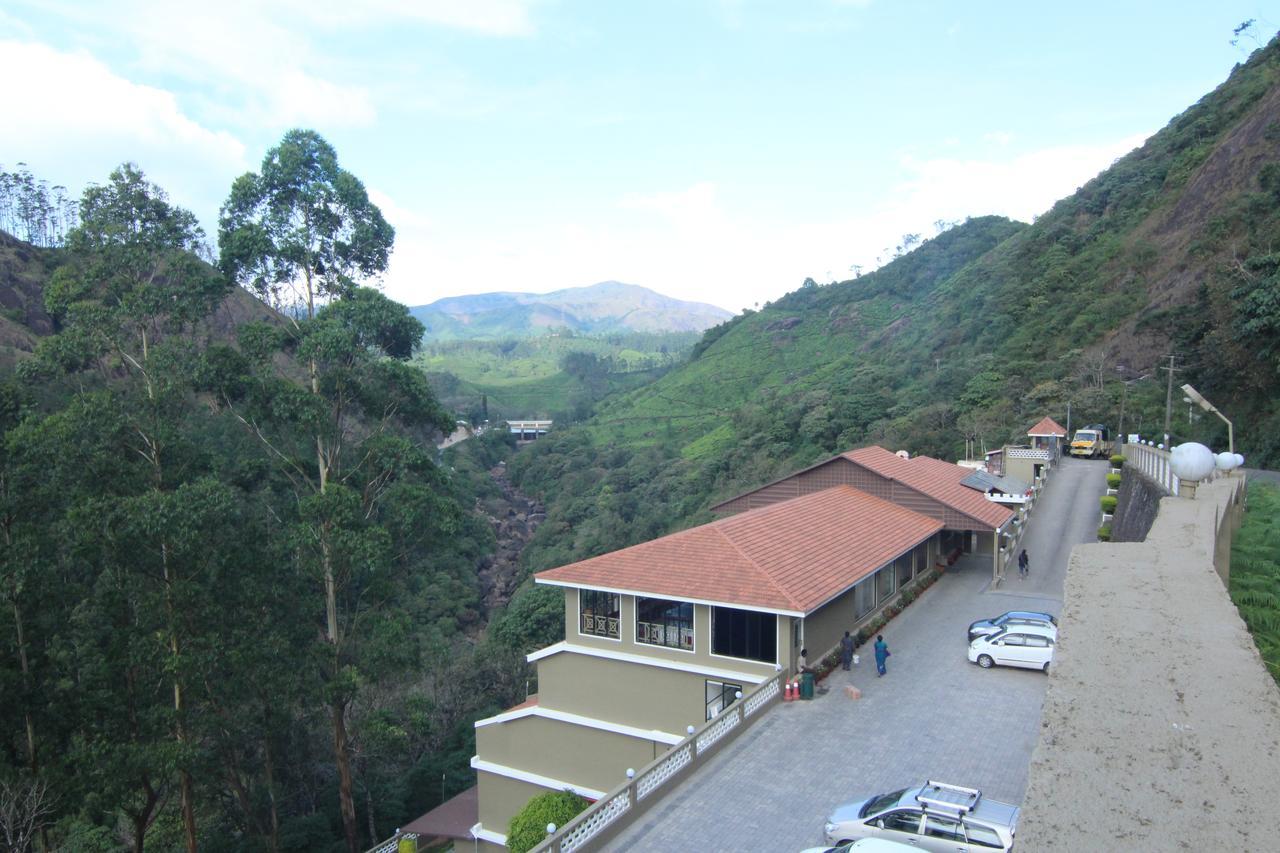 Abad Copper Castle Resort Мунар Екстериор снимка