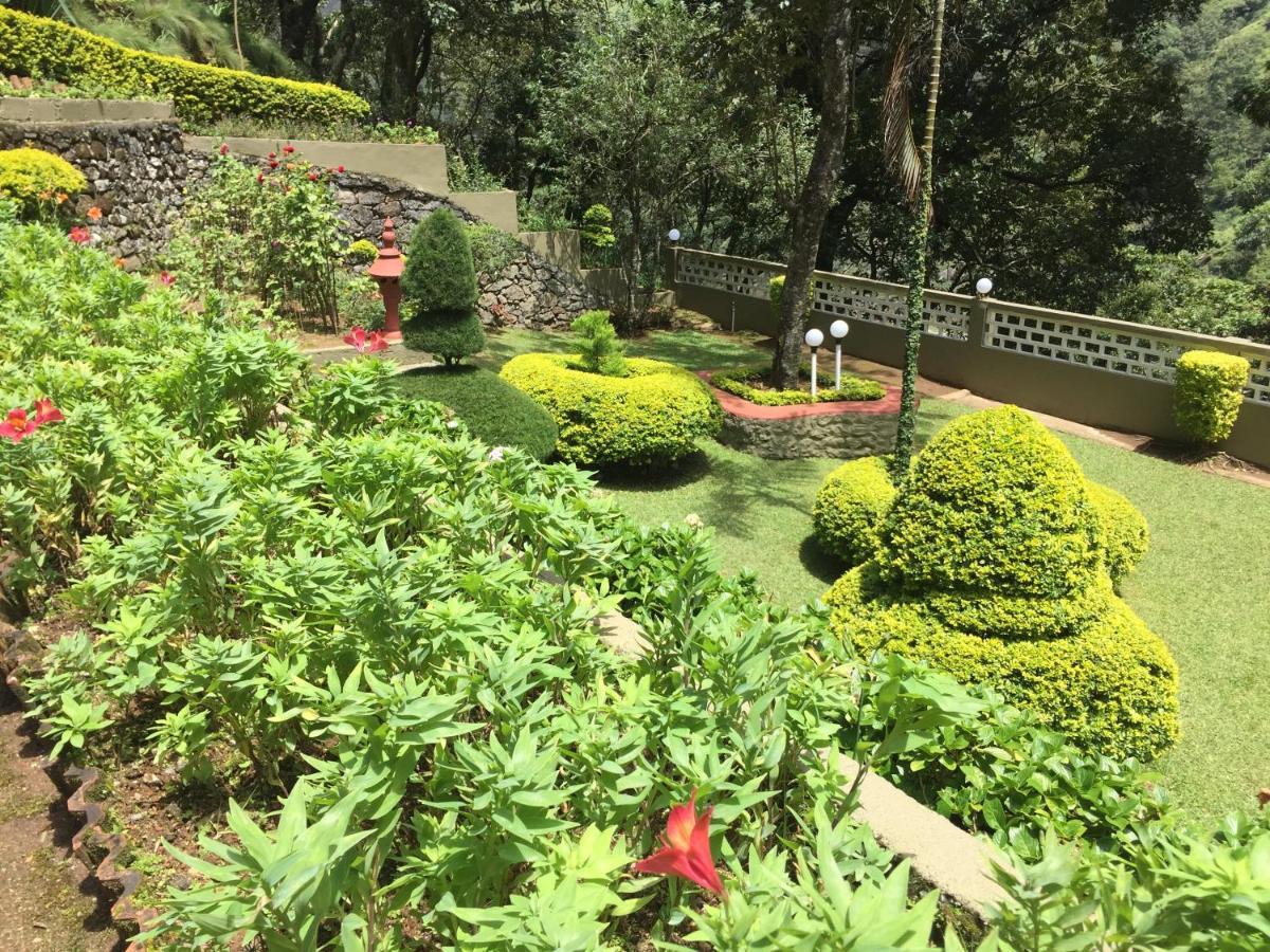 Abad Copper Castle Resort Мунар Екстериор снимка